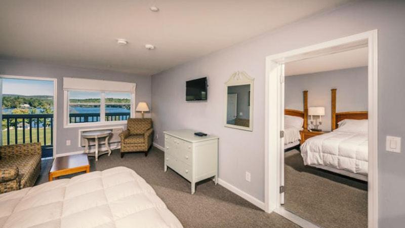 Crescent Lake Inn And Suites Wolfeboro Exterior photo